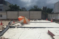 Tránh nóng trong khu nhà xưởng, 2 công nhân bị đè chết