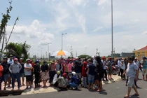 Hiện trường trục vớt xe Mercedes rơi xuống kênh bên trong có 3 thi thể