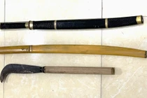 Mâu thuẫn việc đỗ xe, nhóm thanh niên về lấy “đồ” để giải quyết