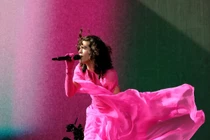 Conan Gray, nam ca sĩ mặc váy đẹp nhất năm 2022