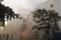 Quán bar lớn nhất Hải Phòng bốc cháy ngùn ngụt