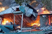 Quảng Ninh: Cơ sở sản xuất nhựa bị thiêu rụi lúc rạng sáng