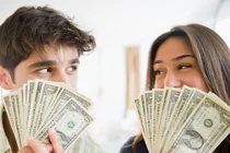 Tôi có nên vạch mặt gã người yêu Sở Khanh, đào mỏ của em gái?