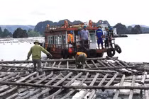 Quảng Ninh: Tạm đình chỉ công tác bốn cán bộ buông lỏng quản lý 