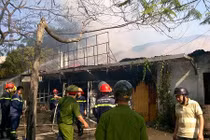 Lửa ngùn ngụt thiêu trụi cả dãy nhà hàng, quán bar Hải Phòng