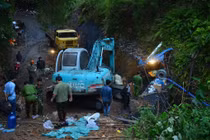 Cận cảnh giải cứu nạn nhân vụ sập hầm than Hòa Bình