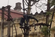 Thanh niên ngáo đá trèo biến áp, bị điện giật rơi xuống đất