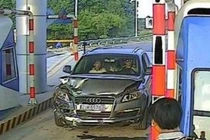 Lái xe Audi gây tai nạn trên cao tốc bị khởi tố