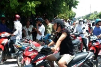 Cả làng vây bắt đối tượng nghi bắt cóc trẻ em