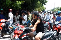 Cả làng vây bắt đối tượng nghi bắt cóc trẻ em