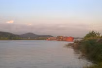 Một phụ nữ nổ súng bắn "cát tặc" trên sông Kinh Thầy