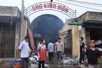 "Bà hỏa" ghé thăm chợ Kinh Môn ngày đầu năm