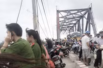 Nam thanh niên nhảy sông tự tử do buồn tình 