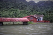 Sau Quảng Ninh, huyện Cát Hải ở Hải Phòng bị lũ nhấn chìm