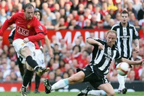 Mua bản quyền phát sóng Premier League: Tốn kém và dễ mắc bẫy