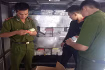 Truy đuổi 5 tỉnh bắt xe buôn lậu 1300 điện thoại hàng xa xỉ