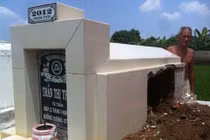 Chồng đập mộ, ném hài cốt vợ xuống sông tội giống Nguyễn Mạnh Tường?