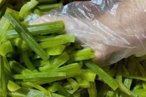 Rau khô Trung Quốc tràn chợ Việt được bán giá đắt đỏ 