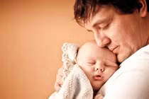 Mẹo dỗ trẻ nín khóc cực kỳ hiệu quả dành cho bố