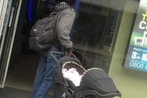 Bé gái bị rao bán trên đường phố Anh gây phẫn nộ