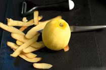 Tự làm táo mèo dầm ngon hết sảy