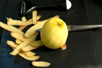 Tự làm táo mèo dầm ngon hết sảy