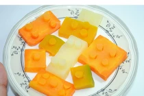 Biến tấu đồ ăn hình lego dụ bé lười ăn