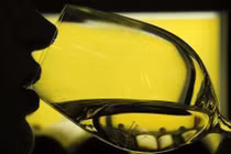 Tiết lộ thời điểm uống rượu có lợi nhất cho cơ thể