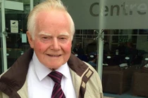 Cận cảnh khối u khổng lồ vùng kín của lão ông