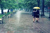 Cuối tuần, trời se lạnh, mưa dông bao trùm cả nước