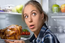 7 lỗi ăn uống tàn phá sức khỏe khủng khiếp