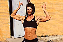 Mẹ trẻ gầy nhẻm lột xác ngoạn mục thành cơ bắp