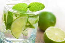 Mẹo đánh bay mùi tỏi sau bữa ăn