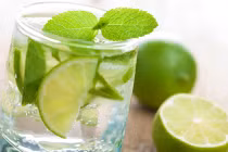 Mẹo đánh bay mùi tỏi sau bữa ăn