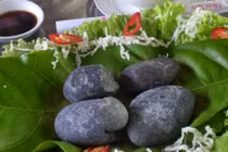 Thơm ngon khó cưỡng món heo rừng nướng sỏi