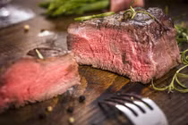 Cảnh báo mối nguy chết người do ăn thịt tái