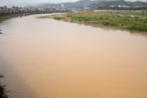 Gần 200 cảnh sát vây bắt cát tặc trên sông Hồng