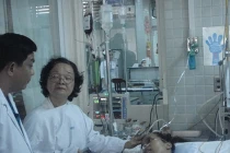 Kêu gọi các chuyên gia giúp cô gái bị container đụng 