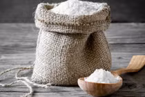 6 lý do bạn nên chấm muối khi ăn trái cây