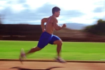 4 bài tập bạn đừng mang giày mà nên đi chân đất 