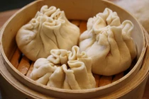 Món bánh ngồn ngộn thịt tuyệt ngon của Mông Cổ