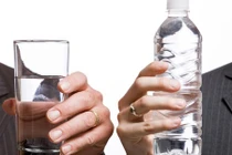 6 lý do bạn nên vĩnh biệt nước đóng chai lập tức