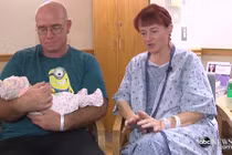 Mẹ 47 tuổi đau đẻ sinh con vẫn tưởng mình mãn kinh