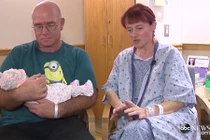 Mẹ 47 tuổi đau đẻ sinh con vẫn tưởng mình mãn kinh