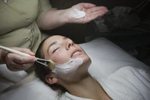 Kinh dị phương pháp làm đẹp da bằng... bao quy đầu