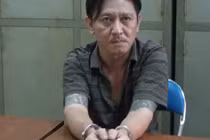 Đang ngủ với vợ bé, đại ca khét tiếng Sài Gòn bị bắt