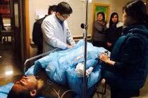 Sống sót sau 6 ngày bằng cách uống nước tiểu chính mình