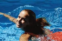 Rách màng trinh, sốc nhiễm độc do dùng tampon đi biển