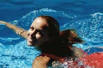 Rách màng trinh, sốc nhiễm độc do dùng tampon đi biển