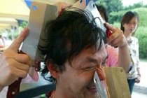 Rợn người với muôn kiểu làm đẹp kinh dị bằng dao